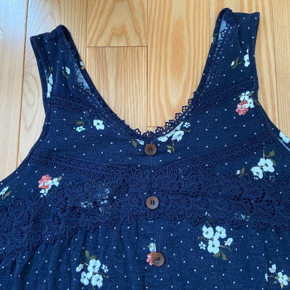 Maurices Floral Button Up Crochet Trim Tank Top Size Large - Picture 4 of 10